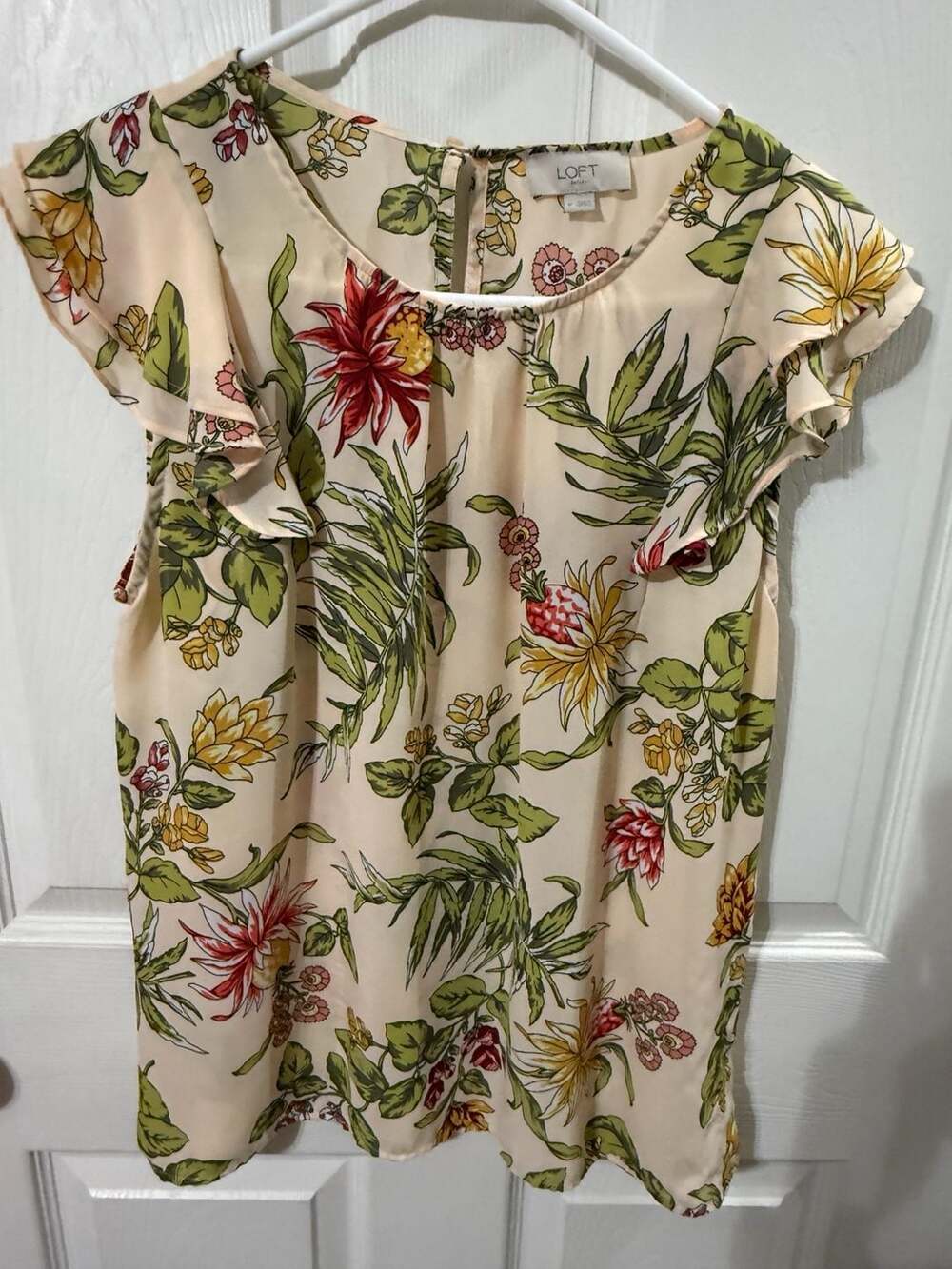 LOFT Outlet Blouse Size M Floral Print Ruffle Sleeve Beige